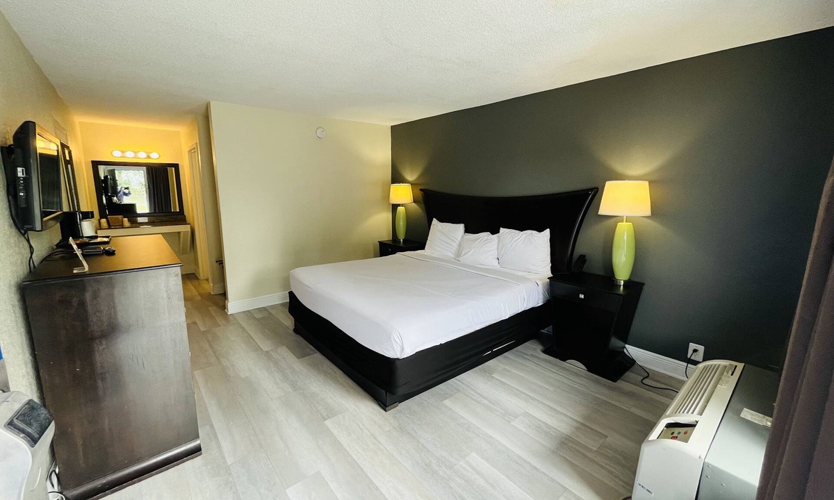 Silver Springs Hotel | Rodeway Inn Silver Springs - Ocala East