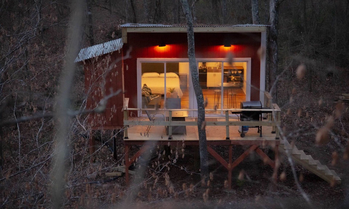 Fairdealing Apartment | Romantic Mark Twain Current River Treehouse Glamping Getaway