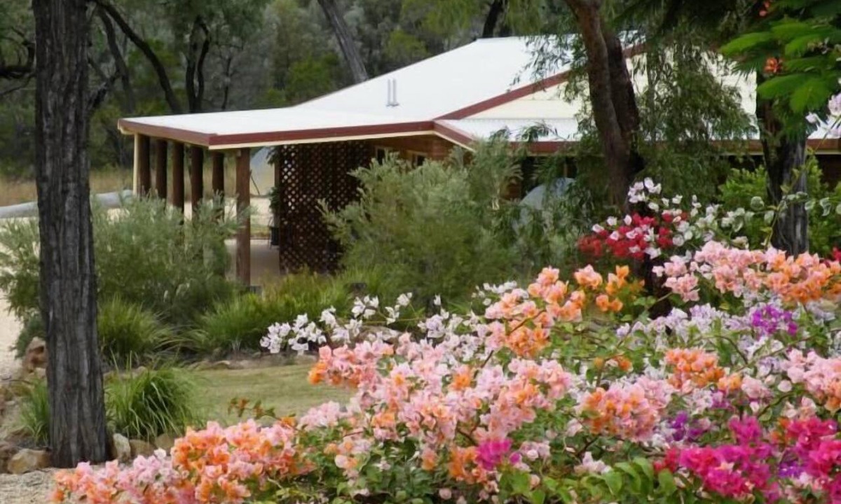 Rubyvale Hotel | Rubyvale Motel & Holiday Units - An Adults Only Getaway