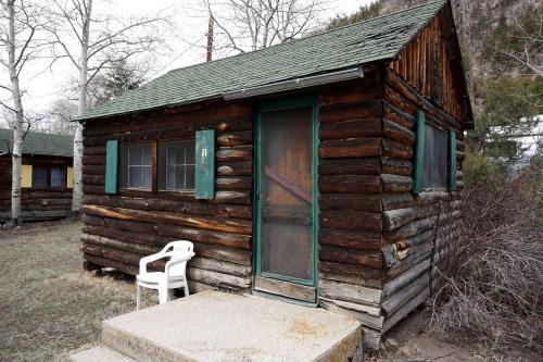Bellvue House | Rustic, Pet Friendly Cabin near the Cache la Poudre River, Perfect for a Mountain Getaway