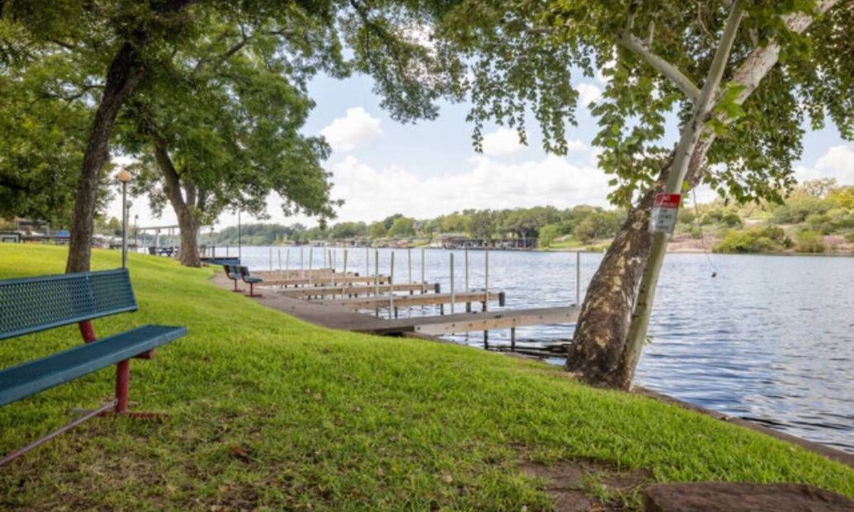 Burnet RV Rental | RV Site - Pull Through 42