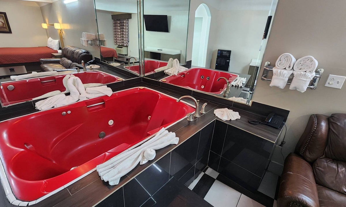 Clodine Hotel | Scottish Inns & Suites Sam Houston Pkwy