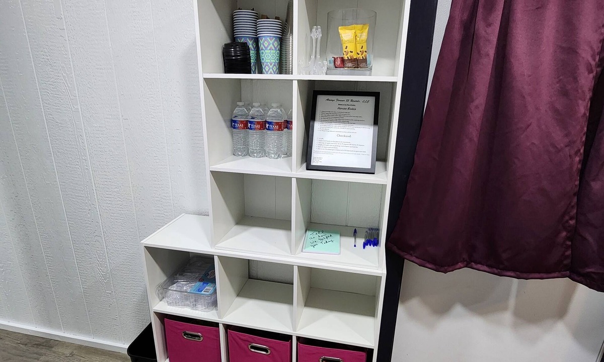Mereta House | Sea container tiny home that doesn't feel tiny!