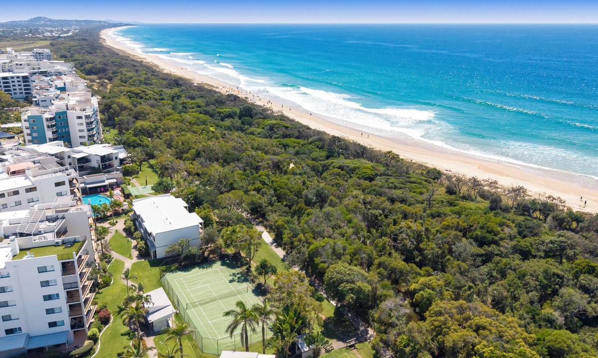 Marcoola Resort | Seashells - Beachfront 3bedroom Home with Resort Facilities