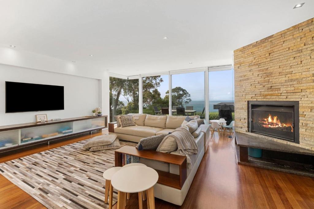 Lorne House | Seasoon