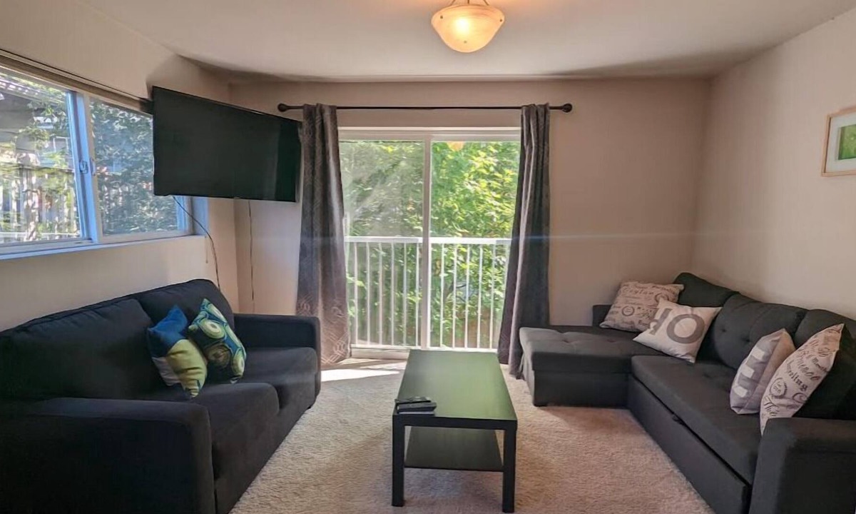 South Delridge House | Seattle Vacation Home: West Seattle 3 bedroom home in great location