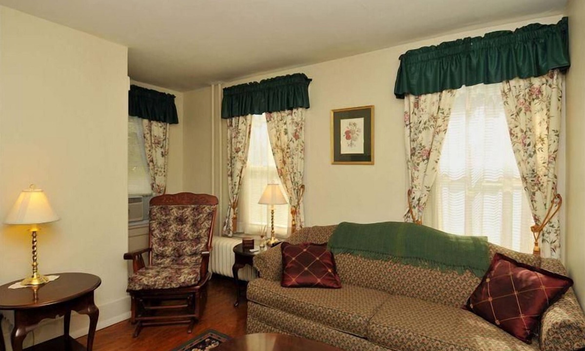 Clearfield Apartment | Second Street Suite