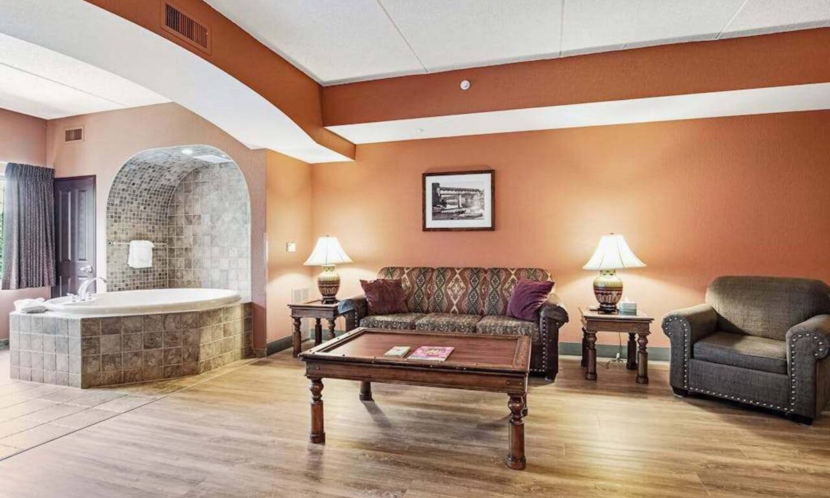 Wisconsin Dells Apartment | Serene river-view condo + perks + two fireplaces
