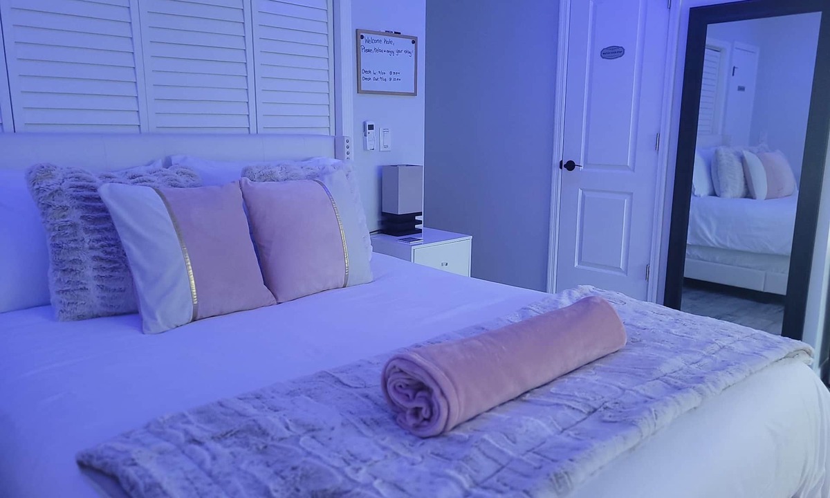 Spring Hill Apartment | Serene Suite+ Private Entrance, by beaches, lakes, Springs, state park and more!
