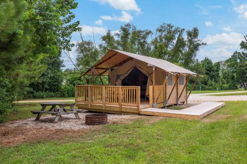 Onalaska Other | Settle Into a Cozy Lakeside Glamping Escape