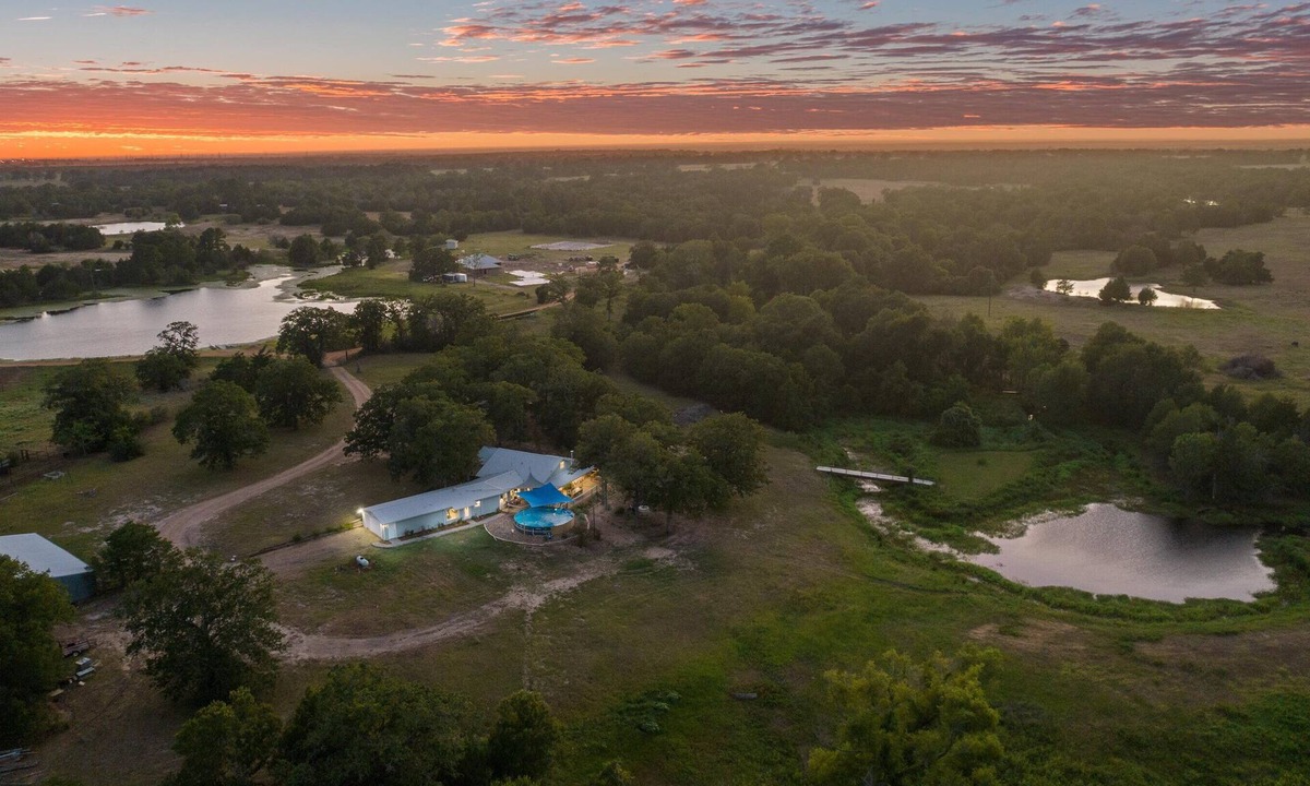 La Grange House | Sleep 40+ Lakeside Retreat on 53 Acres