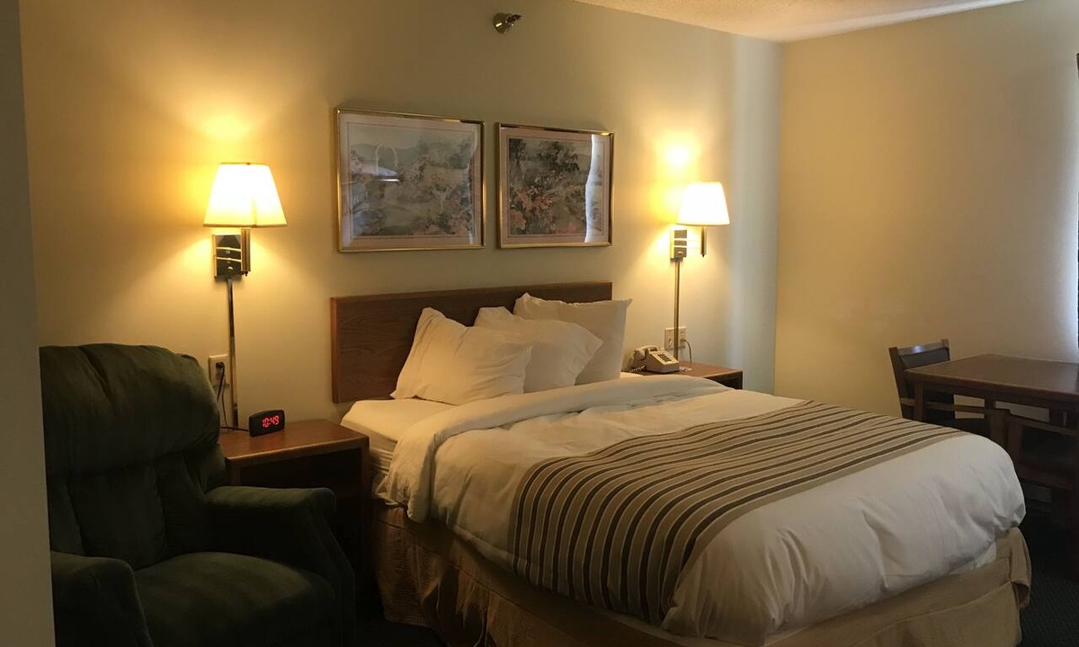 Plankinton Hotel | Smart Choice Inn