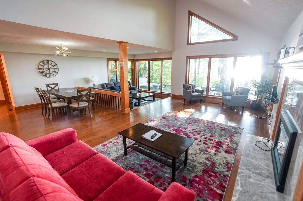 Owen Sound Cottage | Spacious 3 bed 4 bath private cottage with amazing lake view sleeps 6