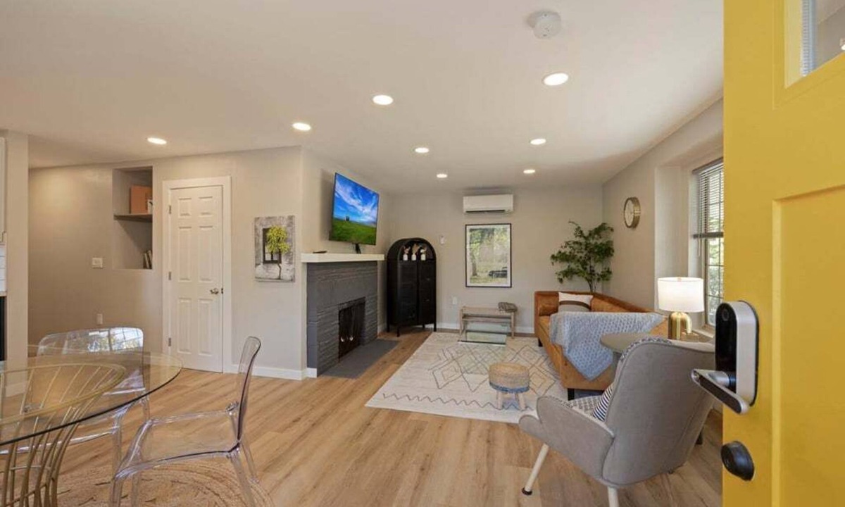 Seattle Metro Area House | Spacious 3BR Home Walk to Ezra Bessaroth Family Welcome