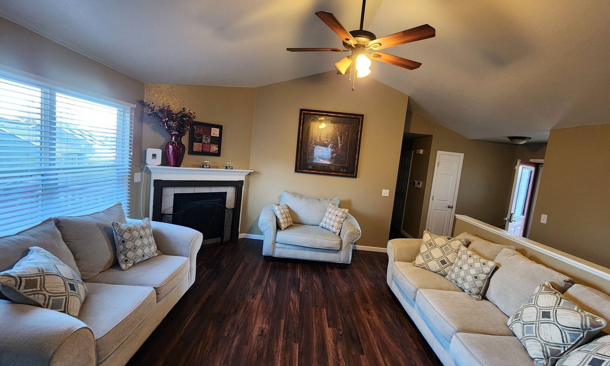 Greeley House | Spacious 5-bedroom house in beautiful Greeley with AC, WiFi
