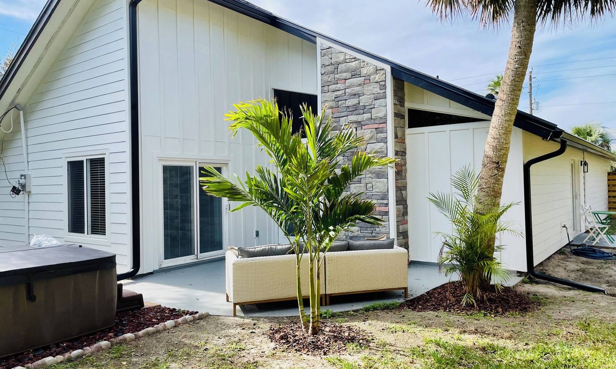 Ormond Ocean Gard Cottage | Spacious and charming beach cottage close to everything your vacation desires!