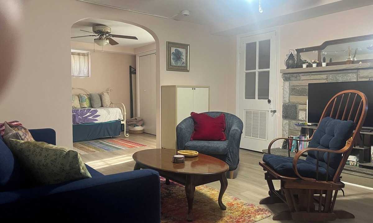 Silver Spring Apartment | Spacious Apt with Kitchen + Sleeps 4-6 Queen, Twin, Full Beds + Walk to Metro