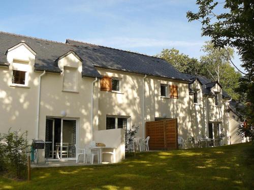 Audierne House | Spacious Duplex Cabin Cottage for 6