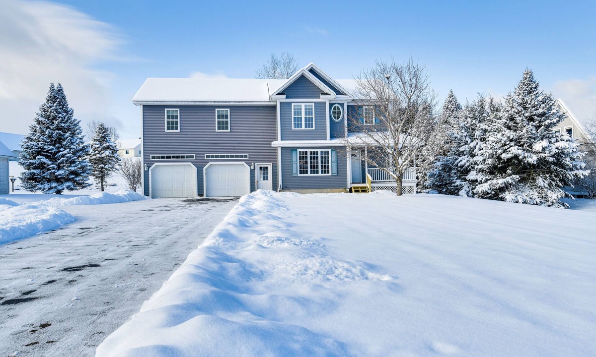 Eastern Vermont House | Spacious Family Home w/Deck & Yard: 5 Mi to Stowe