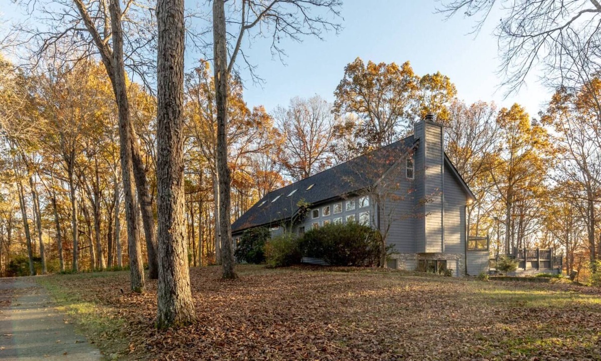 Franklin House | Spacious Leiper’s Fork Estate: 4 Kings, Private Pond & Fire Pit