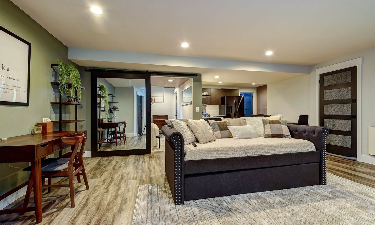 Snohomish Apartment | Spacious Luxury Apt w/New Finishes + Great Views