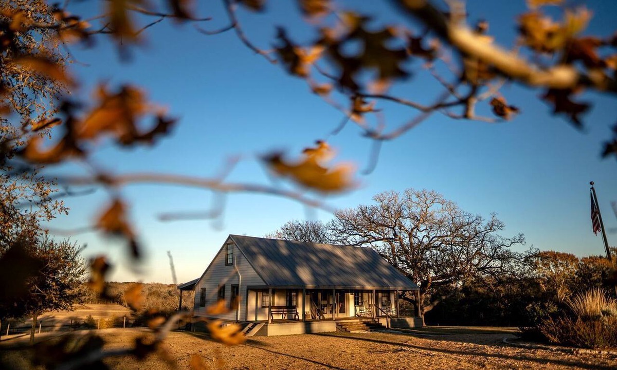 New Ulm Cabin | Spacious Luxury Getaway at Restored Ranch Cabin Rental near Austin, Texas