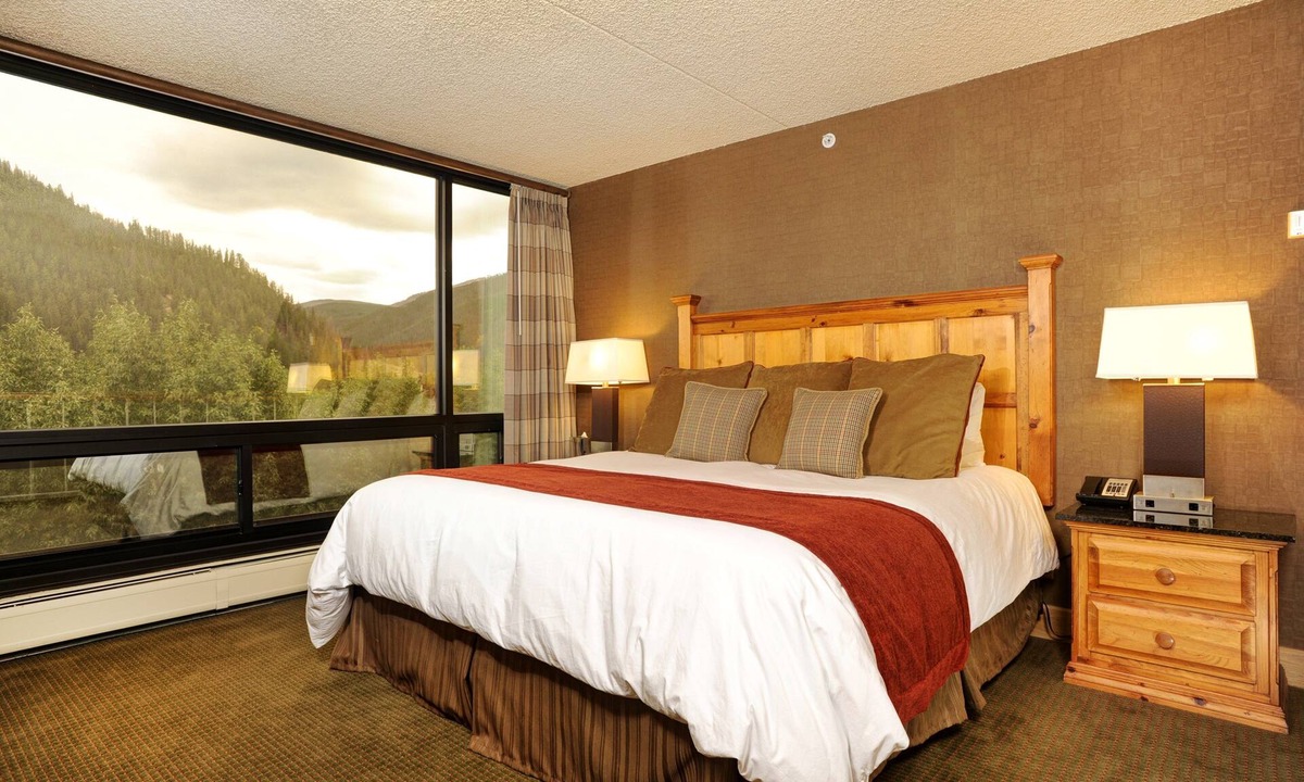 Lakeside Village Hotel | Spacious + Modern Mountain Room