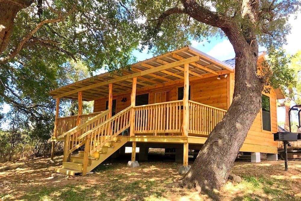 Mason Cabin | Spacious Texas Hill Country Cabin Ideal for Weekend Getaways from Austin