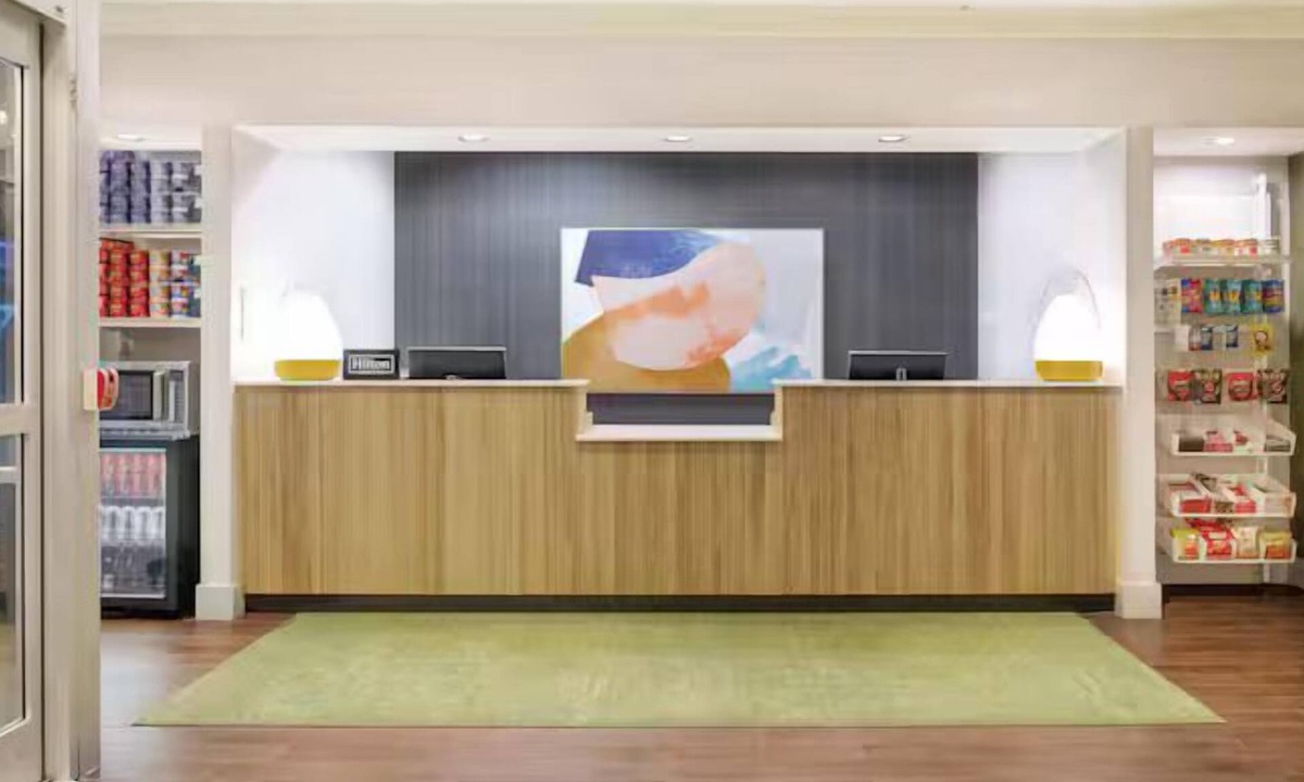 Fairlawn Hotel | Spark by Hilton Akron Fairlawn