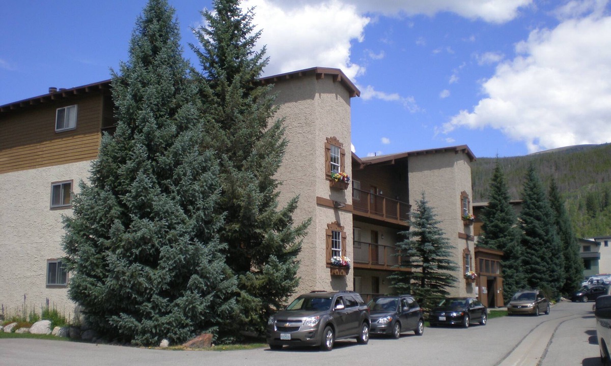Mountain House Condo | Spend time in paradise. Warm days, refreshingly cool summer nights. 2bed,2bath