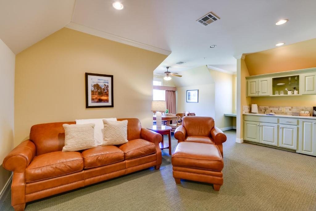 Springfield Apartment | Springfield Studio Rental w/Golf Course View!