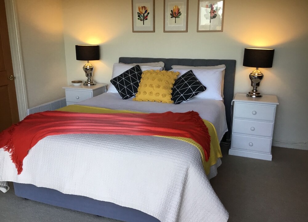 Spring Hill House | Springhill Views-Country Retreat-sleeps12