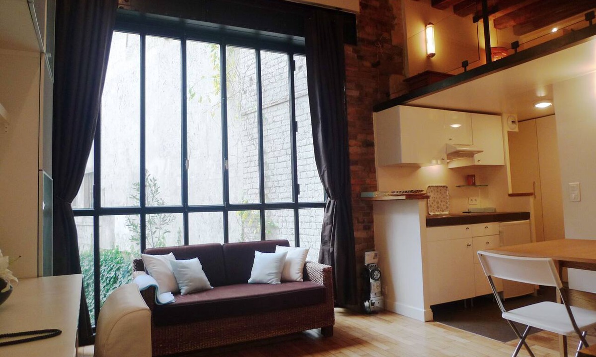Quartier de la Monnaie Apartment | ST GERMAIN, DUPLEX, PERFECT SPOT, 30–60 days ahead? Private offer. DAU-VAp