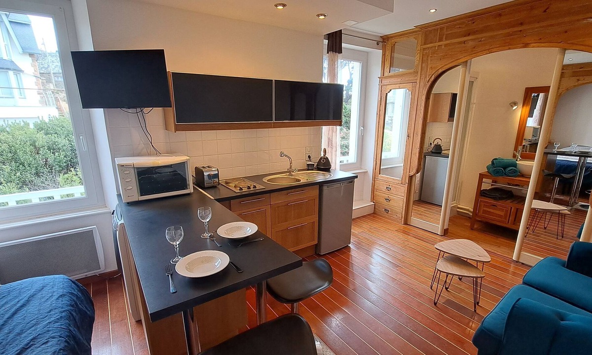 Trebeurden Apartment | Studio 70m from the water.