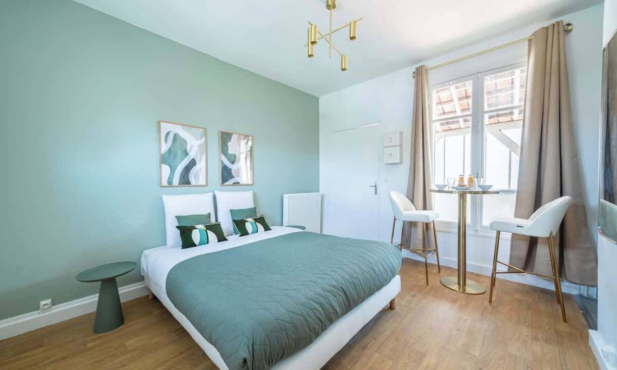 Issy-les-Moulineaux Apartment | Studio Chic & Cosy au Cœur d'Issy