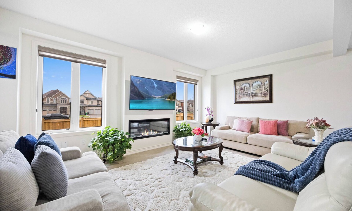 Brampton House | Stunning 5BR Escape | 4 King Beds Spacious & Cozy