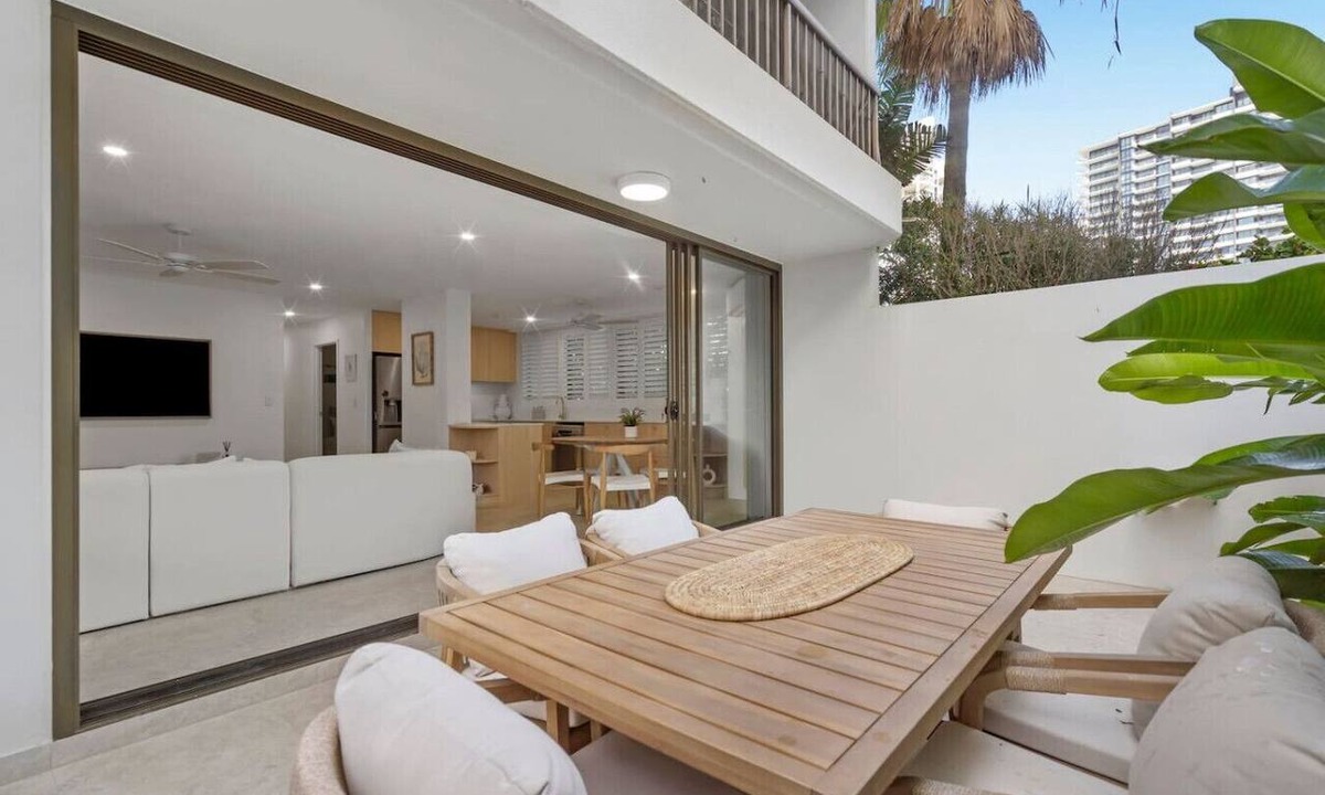 Main Beach Apartment | Stunning Main Beach Apartment - Ground Floor, WiFi