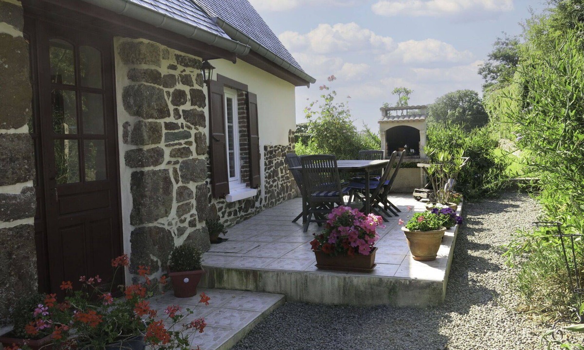 Sourdeval-les-Bois House | Stunning private villa for 4 people with WIFI, TV, terrace and pets allowed