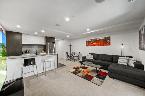 Braddon Apartment | Stylish Central Braddon 1 Bed, Pool, Gym, Parking
