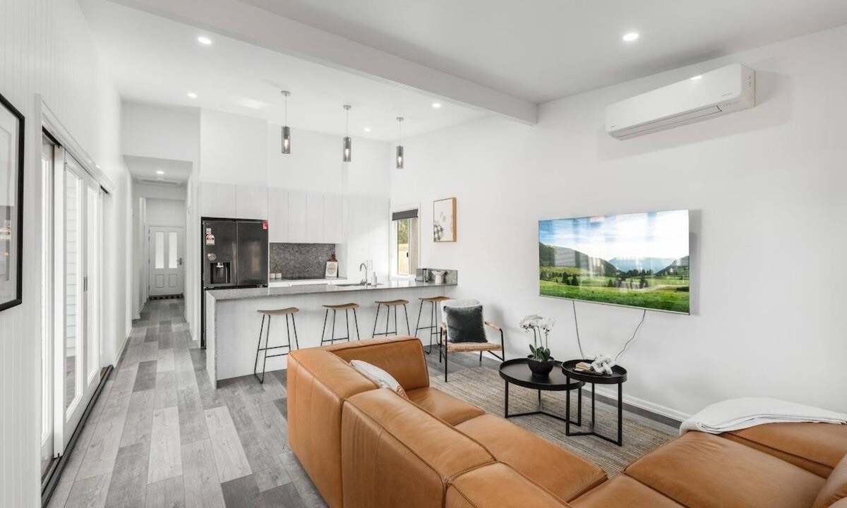 North Toowoomba House | Stylish Inner-City Stay!