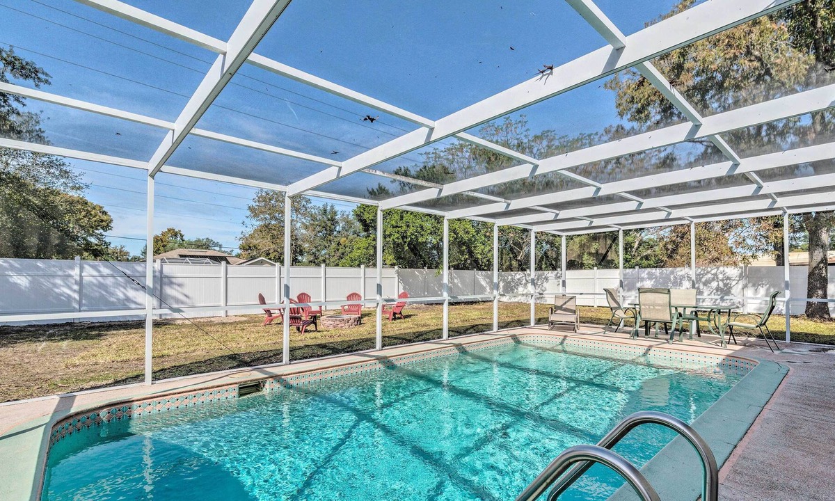Spring Hill House | Sunny Spring Hill Hideout w/ Lanai and Pool!