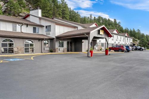 Custer Hotel | Super 8 by Wyndham Custer/Crazy Horse Area