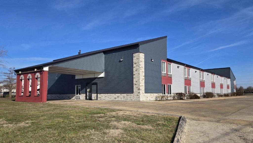 O'Fallon Hotel | Super 8 by Wyndham O'Fallon MO/St. Louis Area