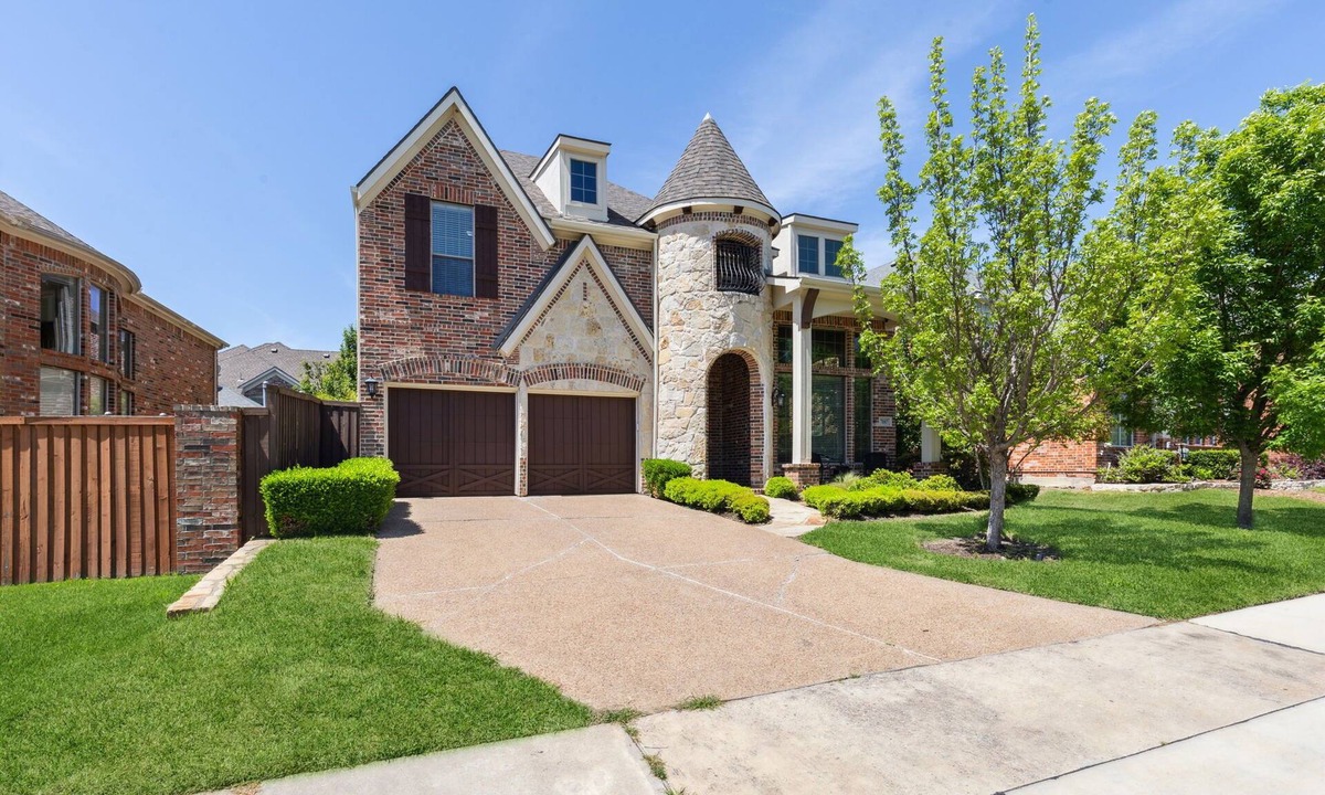 Plano House | TCH - Spacious 4bd/3.5ba in Plano with Workspace
