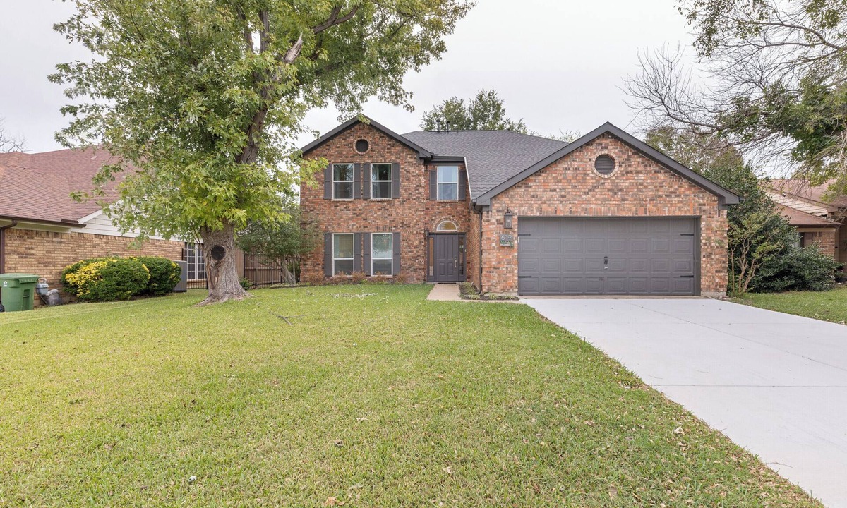 Grapevine House | TCH - Spacious 5bd/2.5ba in Grapevine w/Workspace