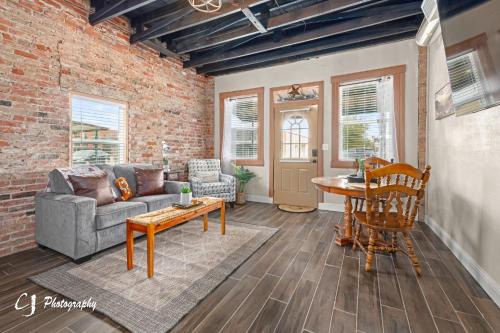 Baird Apartment | Texas Cactus