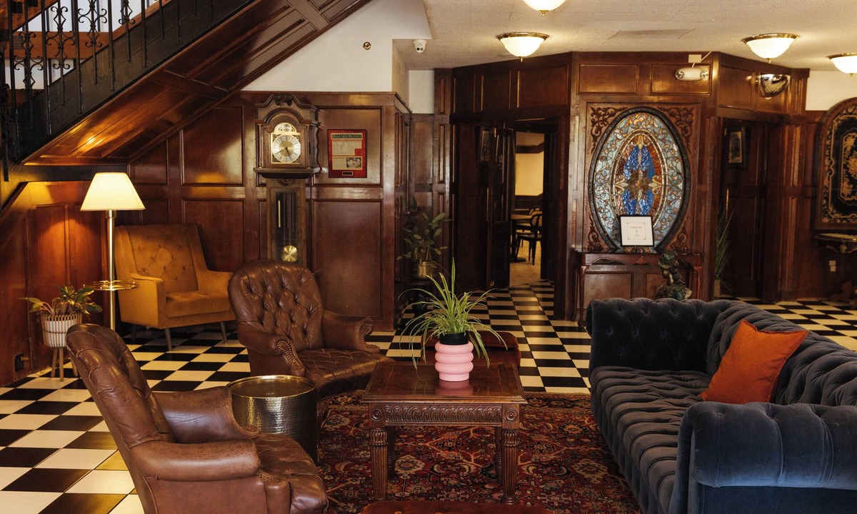 East Boulder Hotel | The Boulder Broker