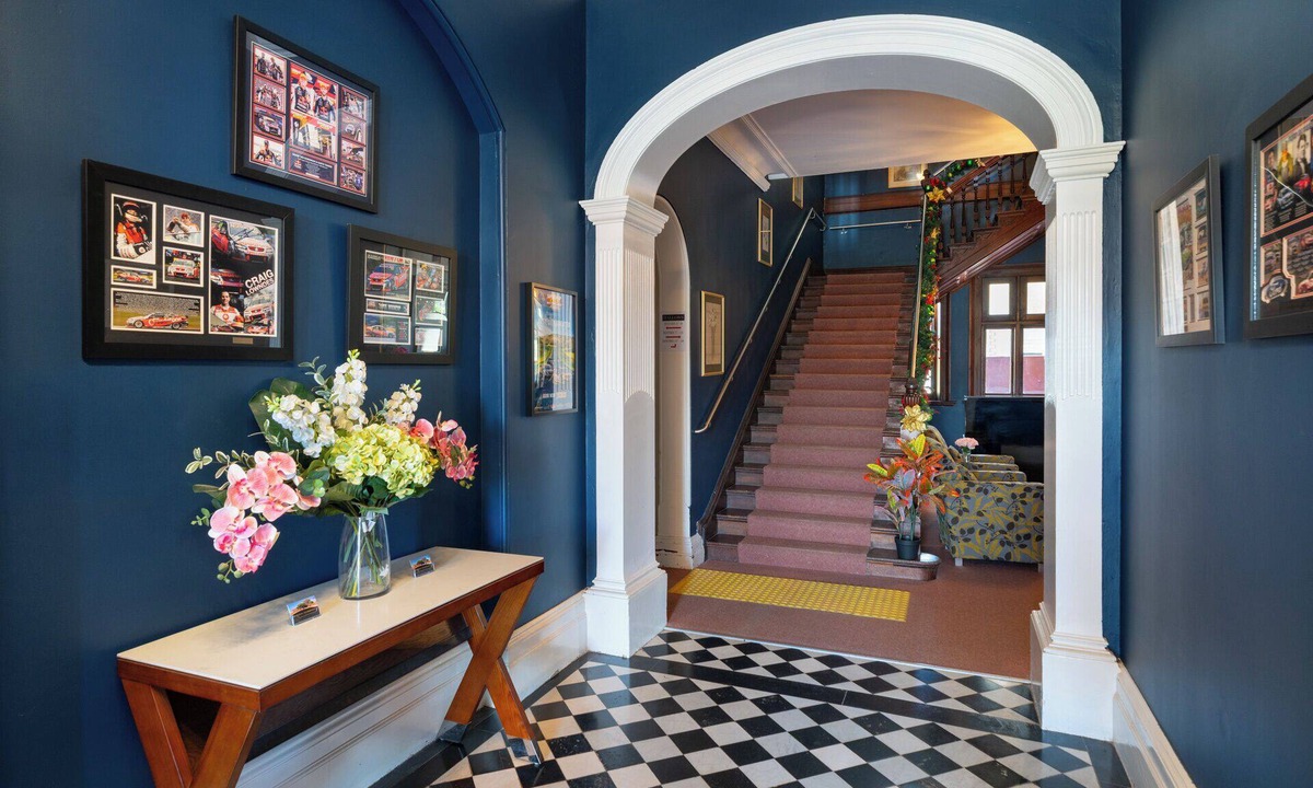 South Bathurst Hotel | The Hallows Accommodation