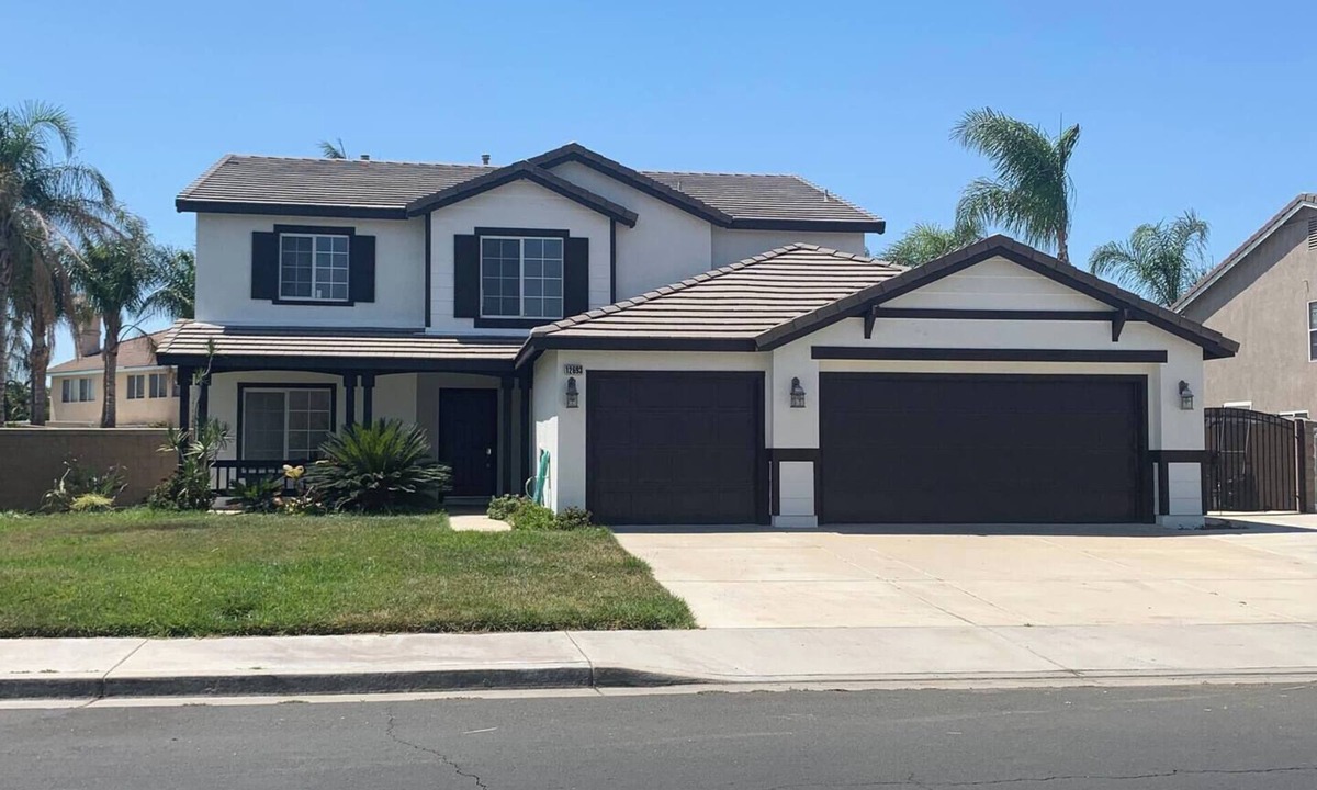 Eastvale House | This 4 bedroom 3.5 bath home specializes in relocations for families.