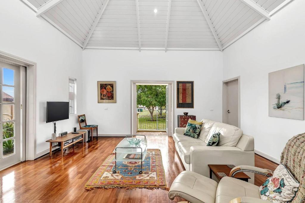Semaphore Apartment | Time and Tide Hideaway - A Spacious Beachside Escape